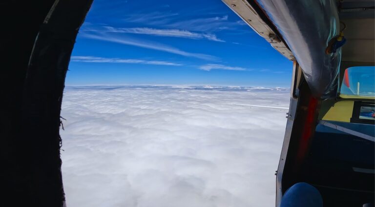 Vue depuis l’avion avant un saut en parachute près de Poitiers avec Tours'N Jump