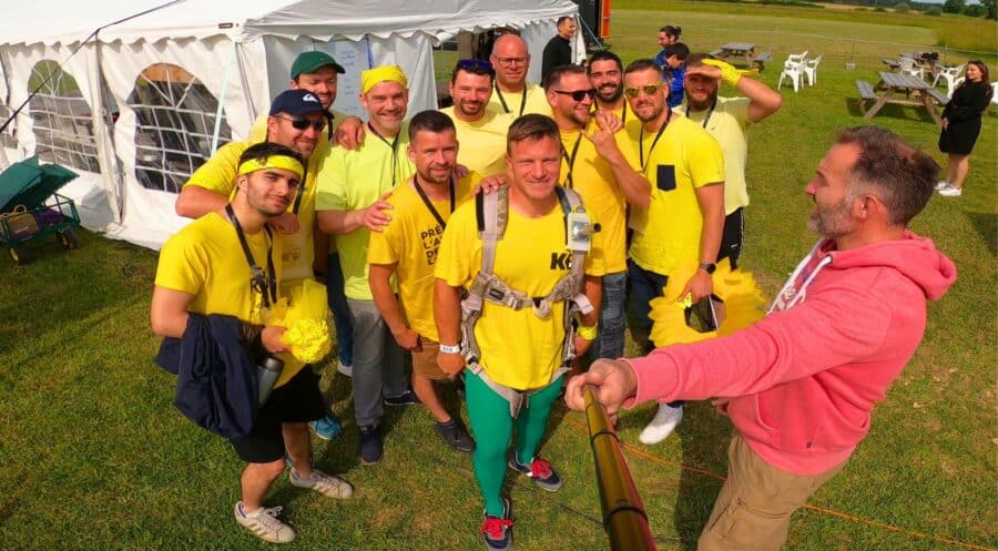 Saut en parachute en groupe